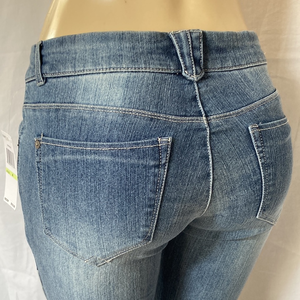 DEMOCRACY Jeans Women’s No Gap Size 4 Light Blue Denim Patched Distressed NWT
